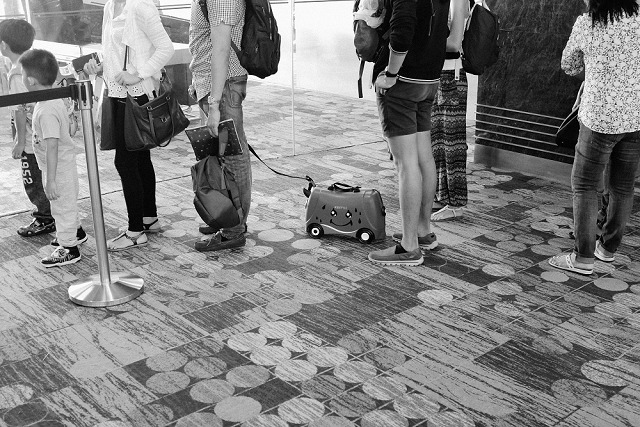 changi airport, trunk bag