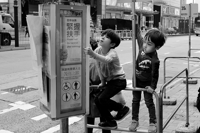 hong kong, travel, wanderlust, travel blog, street photography, black and white, fujifilm x100t