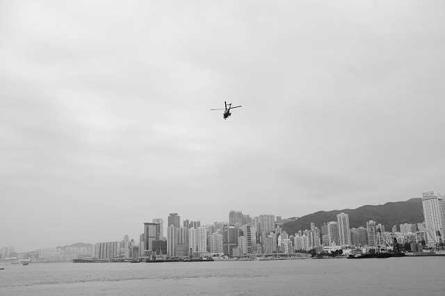 hong kong, travel, wanderlust, travel blog, street photography, black and white, fujifilm x100t, helicopter,