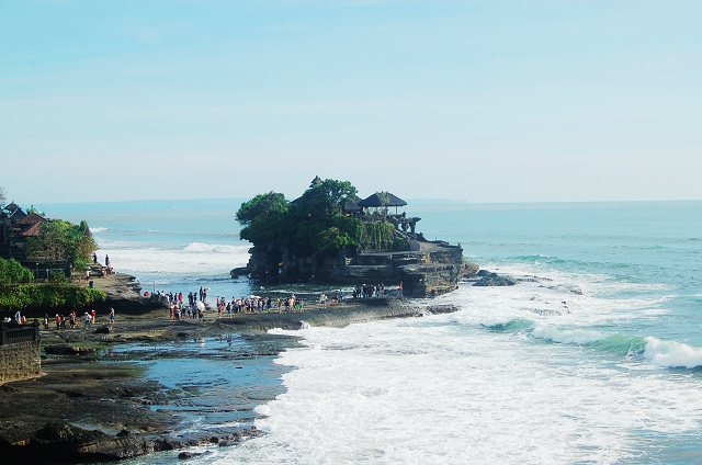 tanah lot, bali, travel guide, travel blog, travel review, beach, bali, first time
