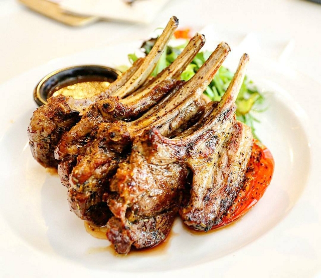 The royals steakhouse, singapore, jalan pisang, halal steaks in singapore, halal food in singapore, halal cafe, travel and lifestyle blog, australian lamb chops