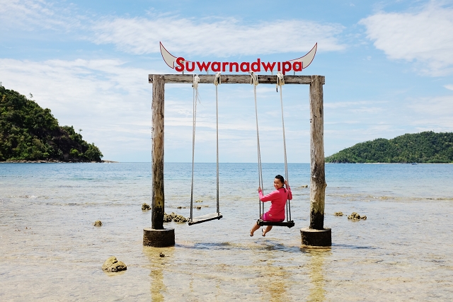 Suwarnadwipa Island Swing, Review of Padang Island Hopping, Travel Blog Padang, Travel Blog Singapore