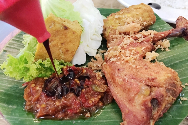 ayam penyet ria ibu ruth review, padang eats, padang food trail, Indonesian Food, Smashed Chicken