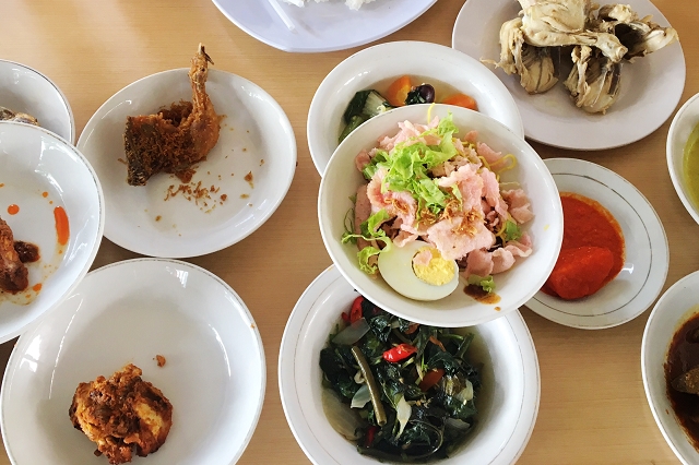 lamun ombak padang, padang food, review of lamun ombak, delicious padang food, travel blog singapore, padang travel 