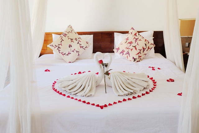 Alam Puisi Villa Review, Wedding Anniversary, Swan towel, Travel Blog Singapore, Ubud Bali Travel